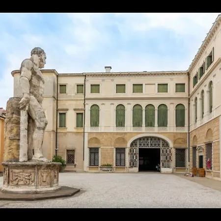 Palazzo Mantua Benavides & 招待所 4*